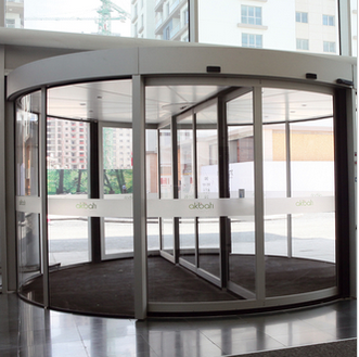 多瑪 KTC-2 豪華兩翼旋轉門 融合美學與功能的現(xiàn)代建筑入口解決方案