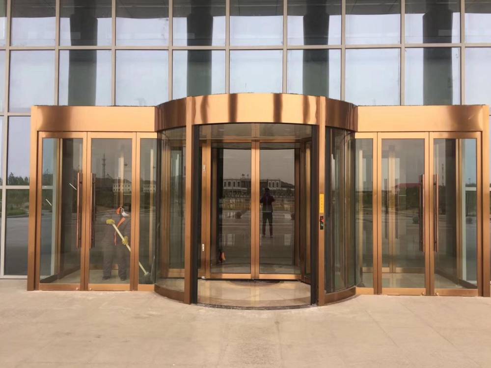 鴻業(yè)豪華兩翼旋轉門 專業(yè)生產(chǎn)與定制，打造高端出入口體驗